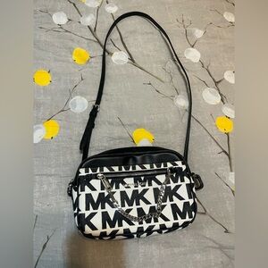 Michael Kors Jet Set Large East West Chain Crossbody Bag